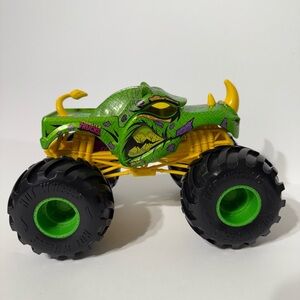 Hot Wheels Rhinomite Monster Truck 1:24 Scale Die-Cast Metal Body Green